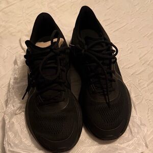 Lululemon sneakers like new size 81/2